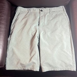 Men’s HurleyHybrid short.